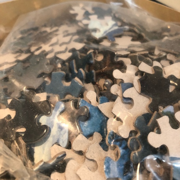 π NWOT round 700 piece Master Pieces puzzle - Picture 5 of 8